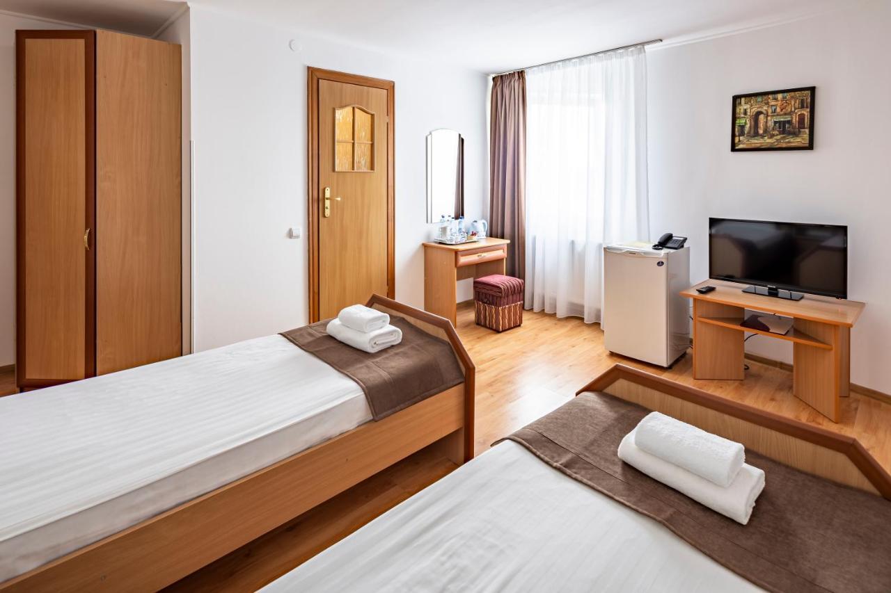 Hotel Galaktika Vynnyky Exterior foto